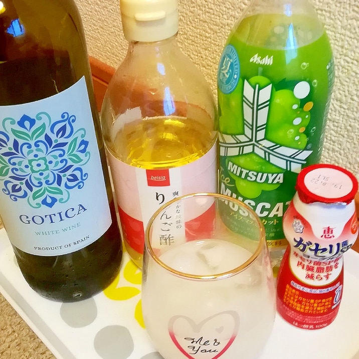 ヨーグルトとサイダーと白ワインとりんご酢のお酒